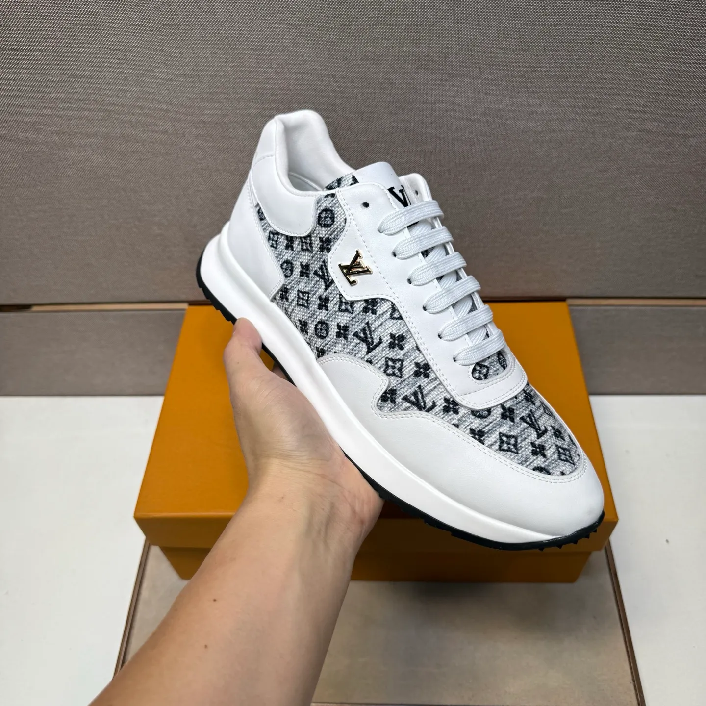 ⬛️Ex-factory price p442【LV～】men's casual shoes, 2025z cabinet sales simultaneously 🔶Size: 38-44 #️⃣ 🔷3 colors🔜The upper is made of multi-material splicing ➕Genuine leather lining, comfortable and breathable, sole: original comfortable and wear-resistant outsole, ⚠️real thing📱photographed🎬real thing is better📢📢📢